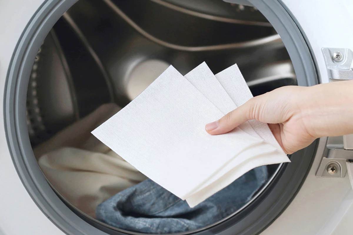 Proč se do pračky dává vlhký ubrousek: trik, o kterém jste určitě nevěděli