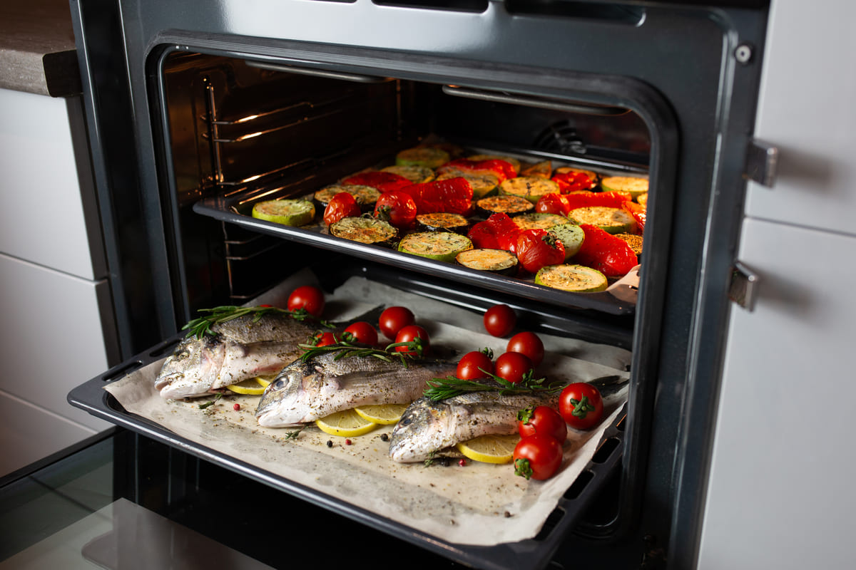 Proč byste nikdy neměli dávat hliníkovou fólii do elektrické trouby.