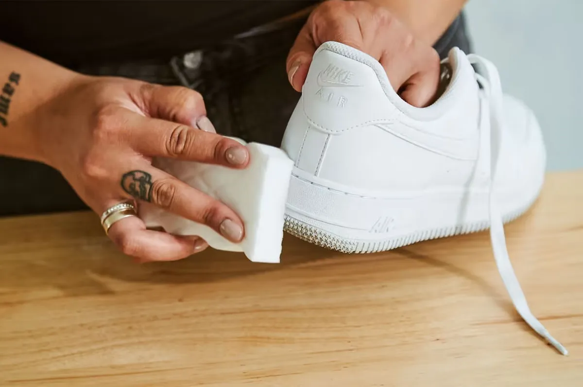 Kompletní průvodce: Jak zabránit žloutnutí plátěných bot při sušení